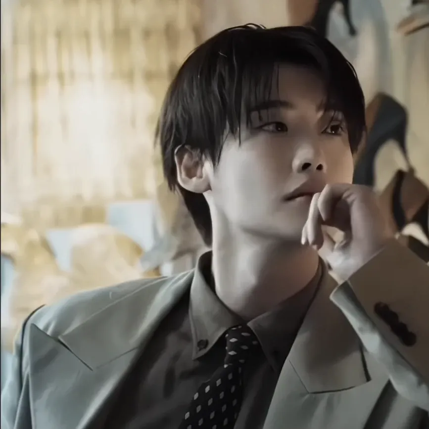 Recent activity shot of Lee Jongsuk