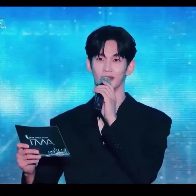 A moment captured by a fan of Kim Soohyun