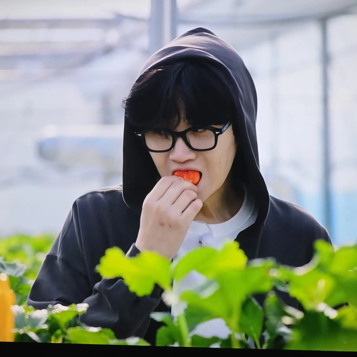 Behind-the-scenes cut of Kim Seonho