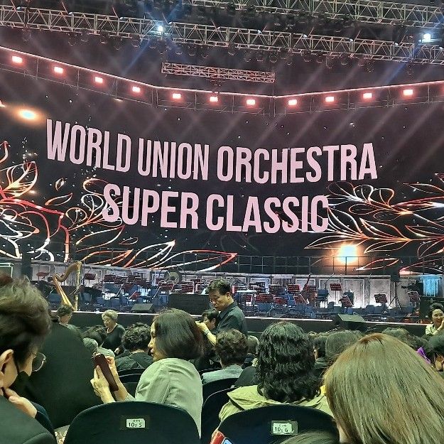 粉絲拍下的金浩中瞬間