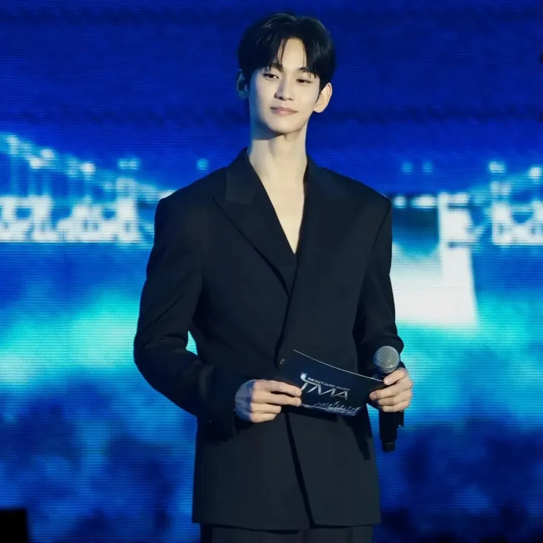 A moment captured by a fan of Kim Soohyun