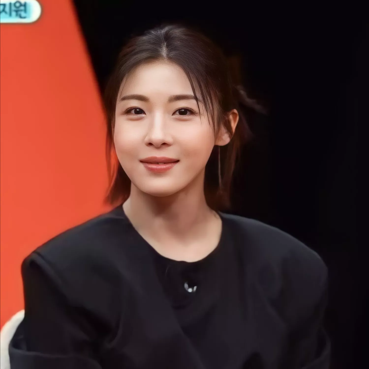 Behind-the-scenes cut of Ha Jiwon