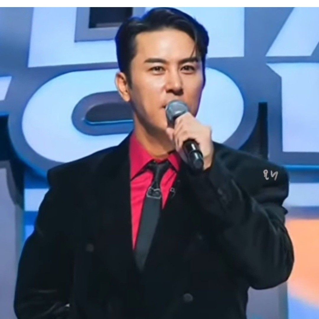 チャン・ミンホの最近の活動ショット