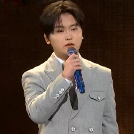 A moment captured by a fan of Park Sungon