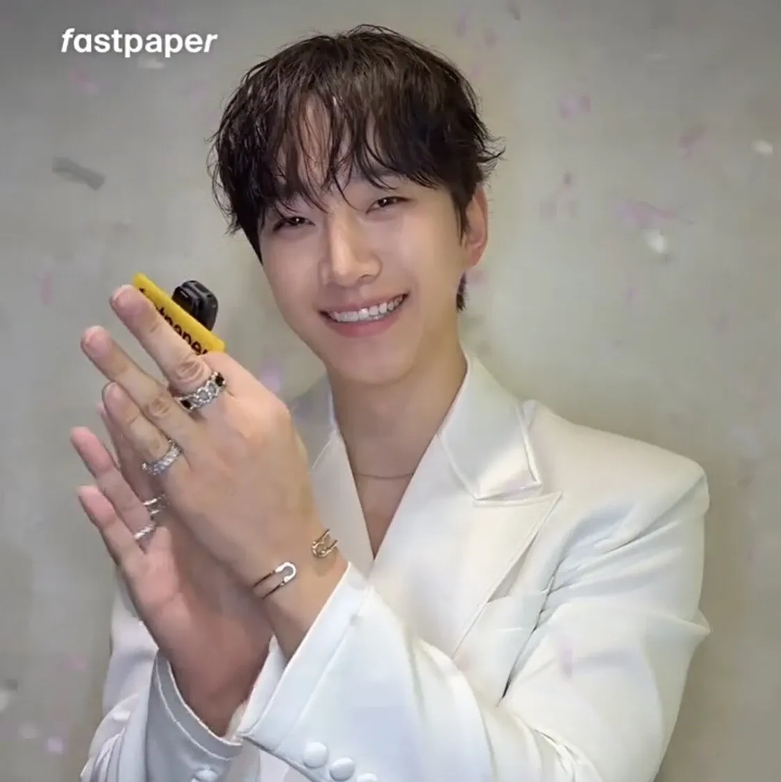 Behind-the-scenes cut of Lee Junho