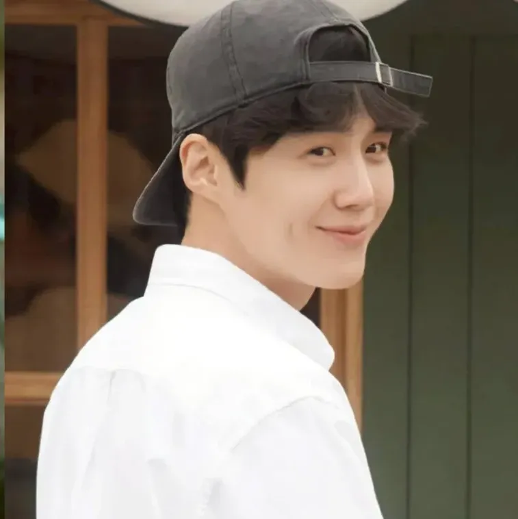 Behind-the-scenes cut of Kim Seonho