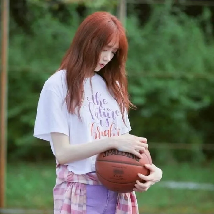 Behind-the-scenes cut of Lee Sungkyung