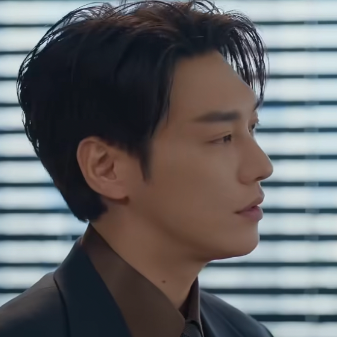 Latest photo of Kim Youngkwang