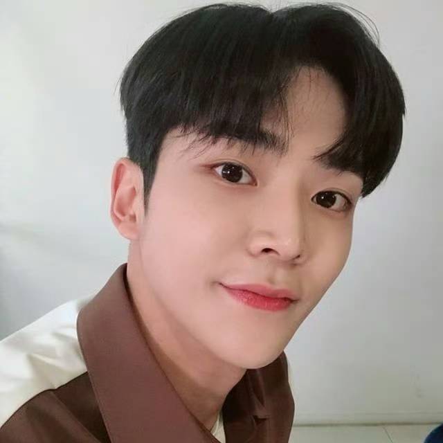 Foto terbaru dari Rowoon