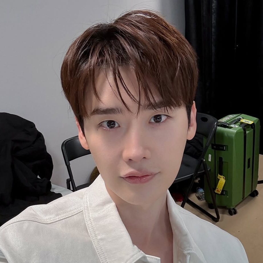 Behind-the-scenes cut of Lee Jongsuk