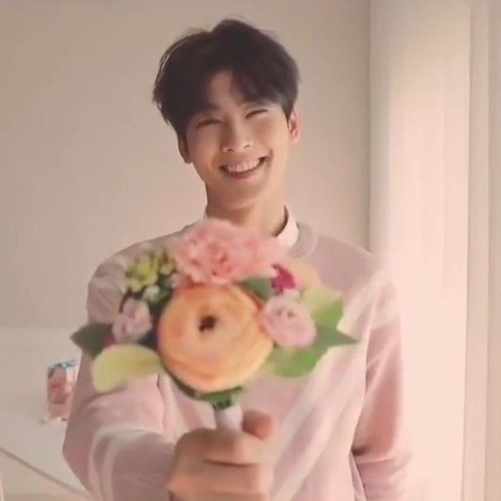 Latest photo of Cha Eunwoo