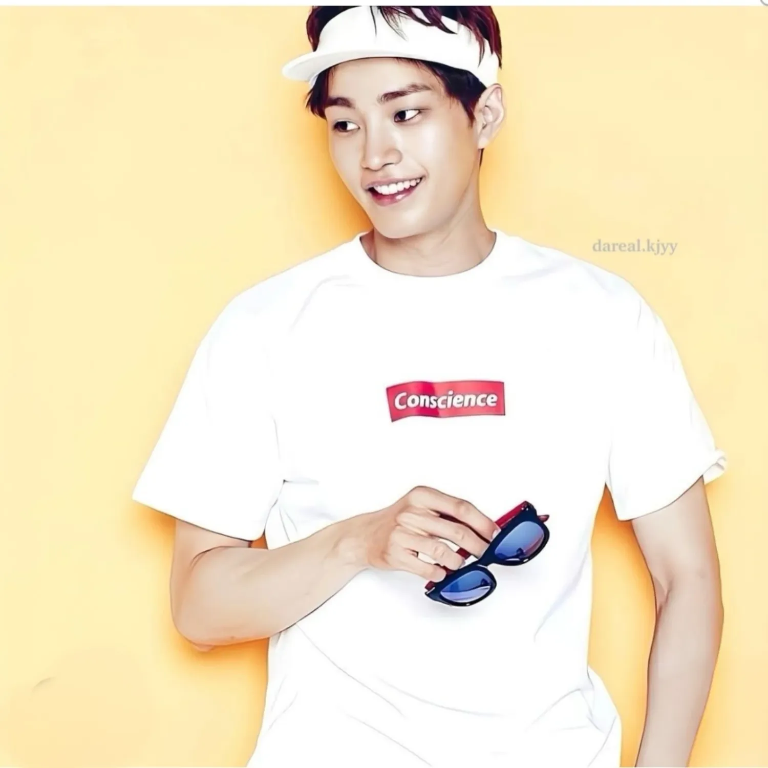 Behind-the-scenes cut of Kim Jaeyoung