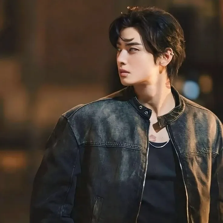 Latest photo of Cha Eunwoo