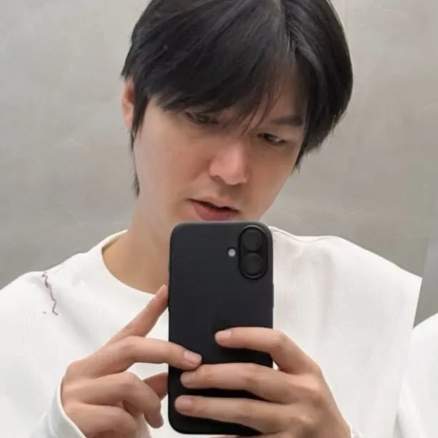 粉絲拍下的李敏鎬瞬間