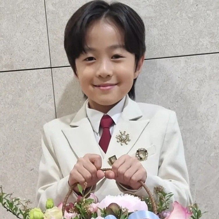 Behind-the-scenes cut of You Jiwoo