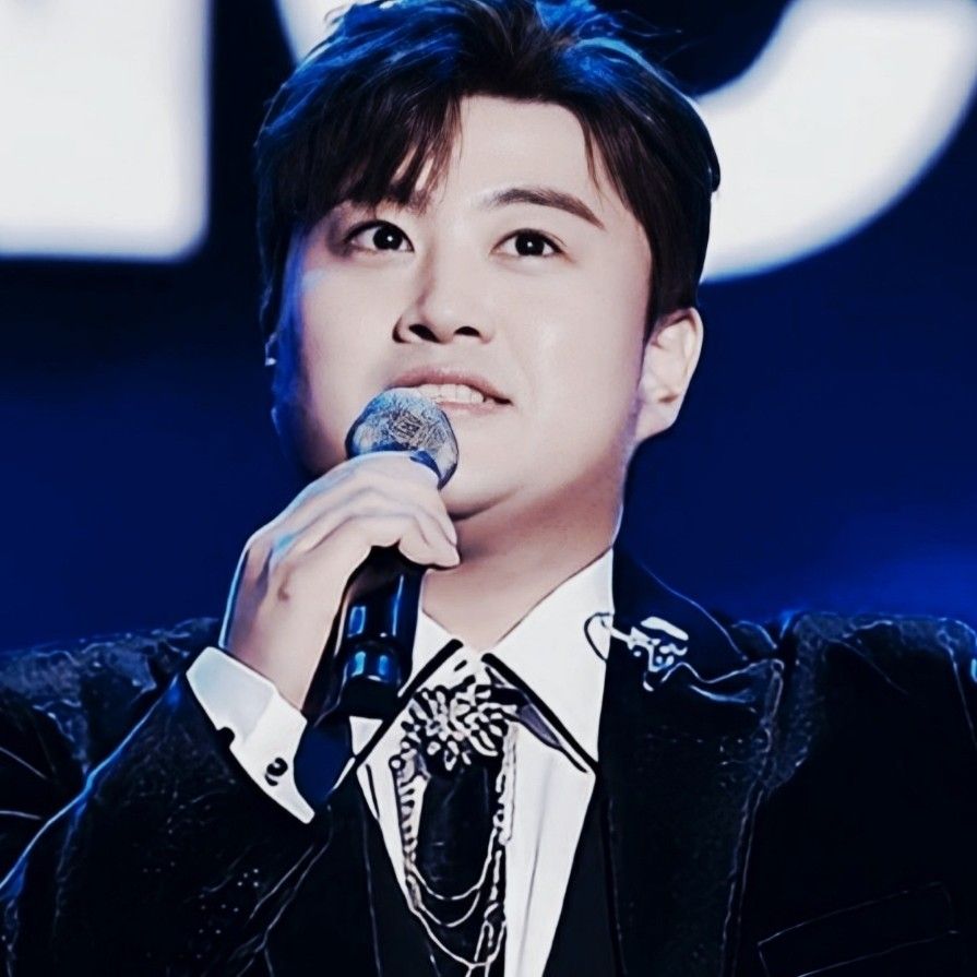 粉丝拍下的金浩中瞬间