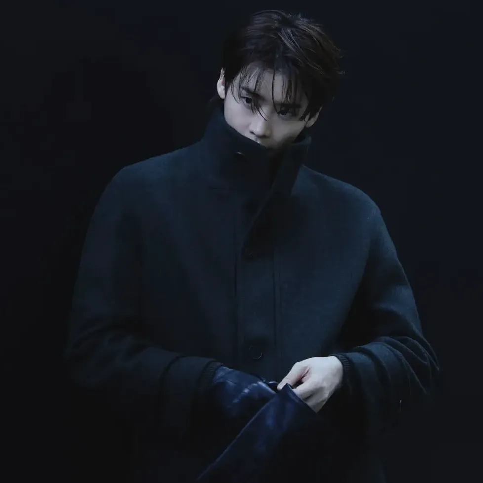 Recent activity shot of Lee Jongsuk