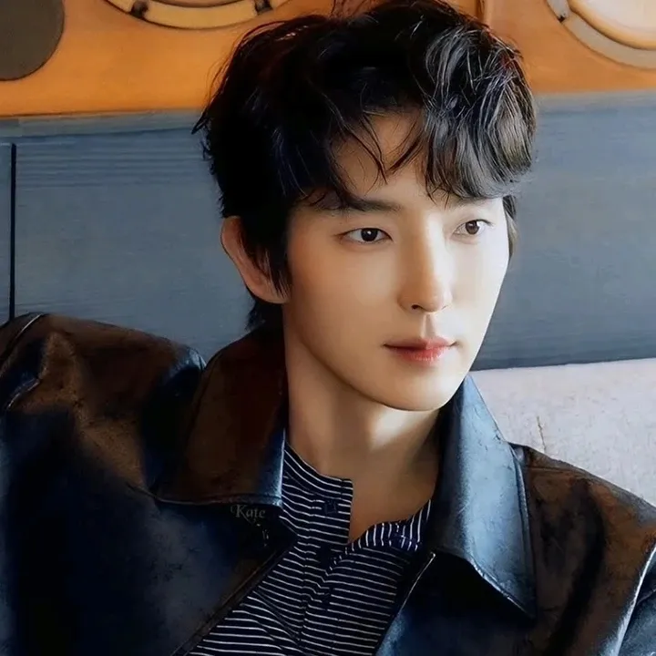 A moment captured by a fan of Lee Joongi