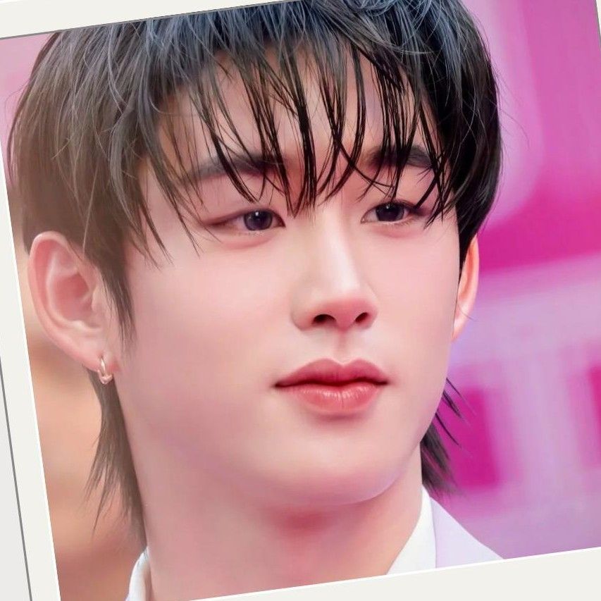 A moment captured by a fan of Est Supha Sangaworawong