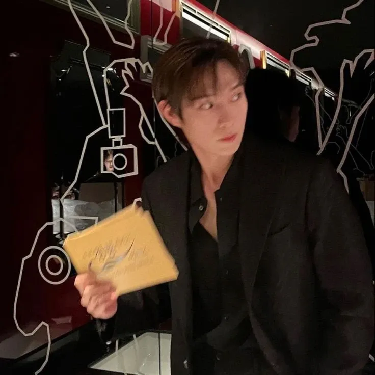 Behind-the-scenes cut of Kim Youngdae
