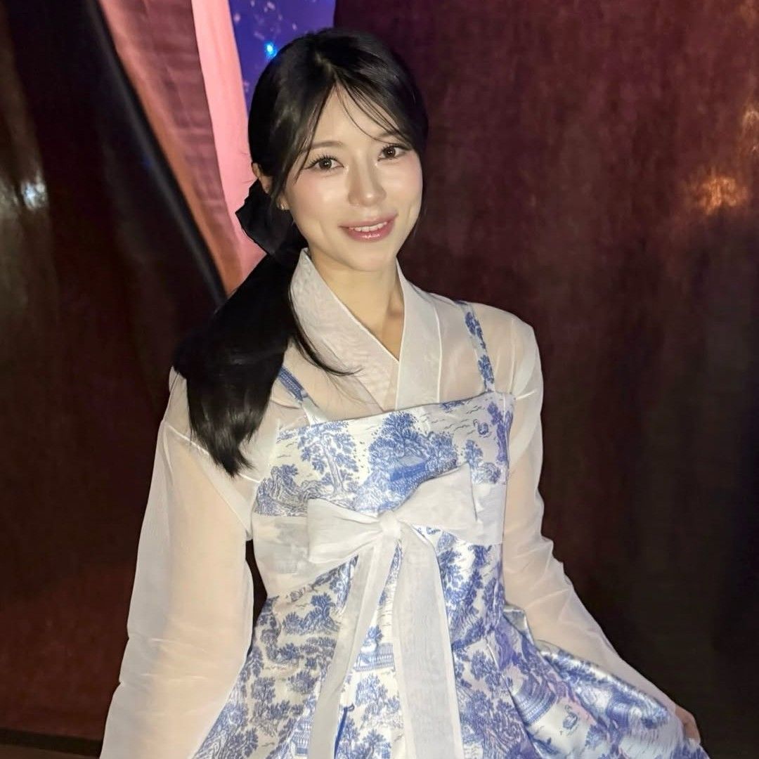 Behind-the-scenes cut of Yang Jieun