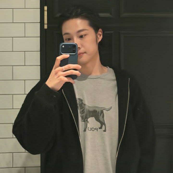 Behind-the-scenes cut of Lee Jongwon