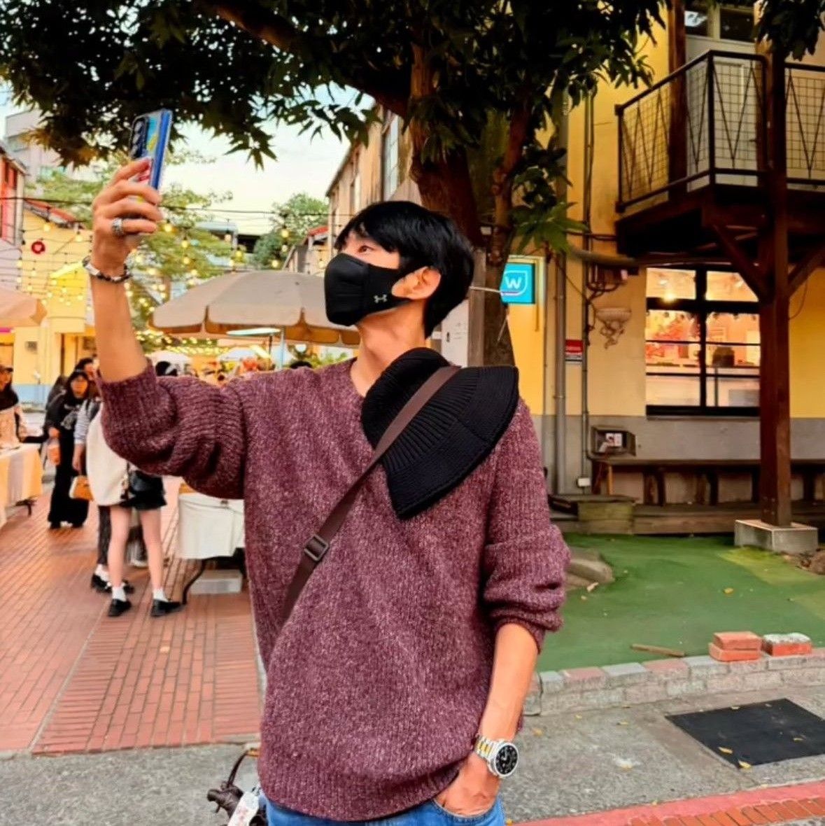 Recent activity shot of Lee Joongi