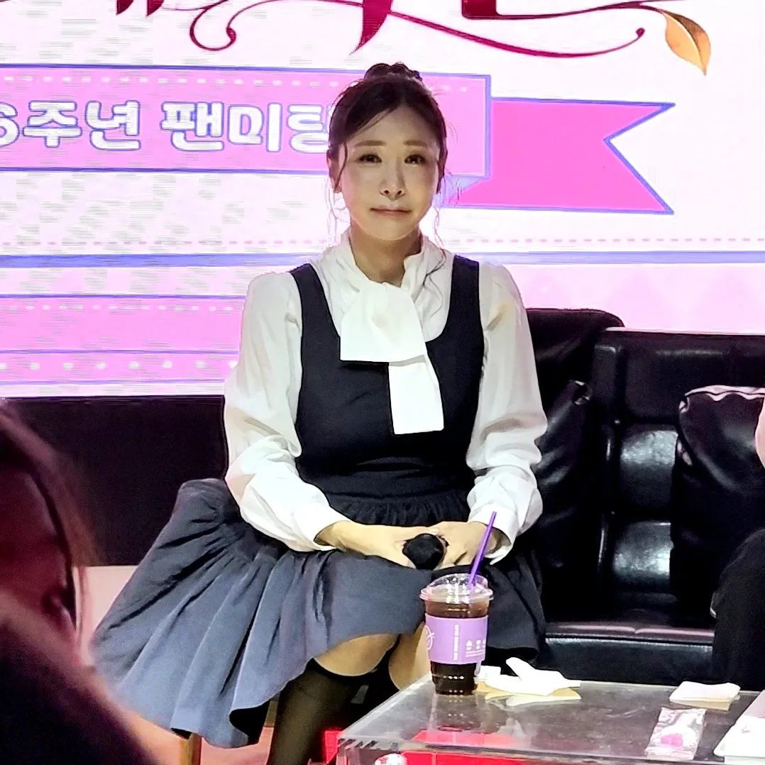 A moment captured by a fan of Huh Chanmi
