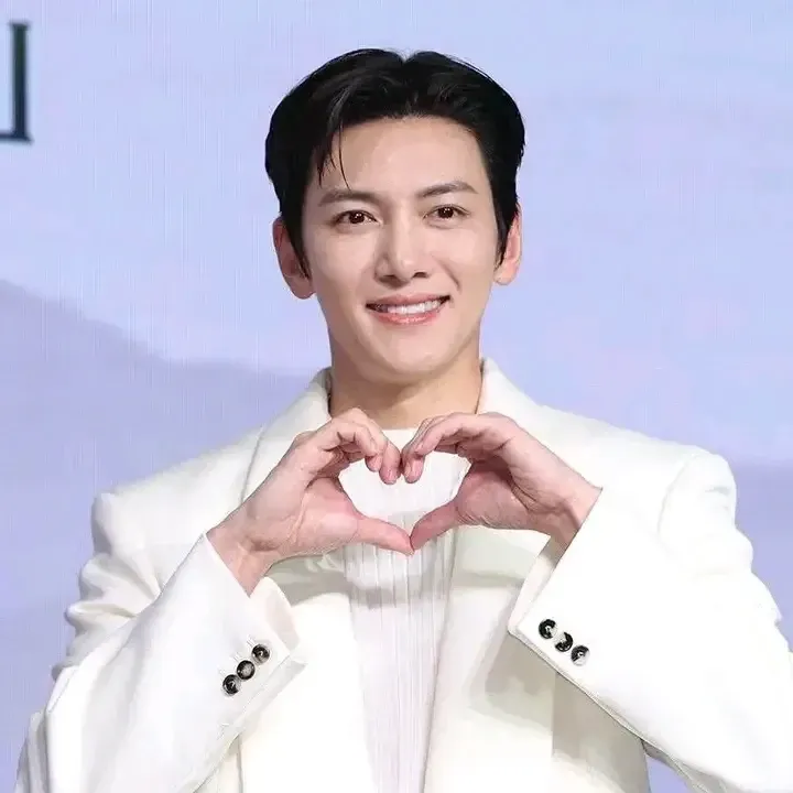 Behind-the-scenes cut of Ji Changwook
