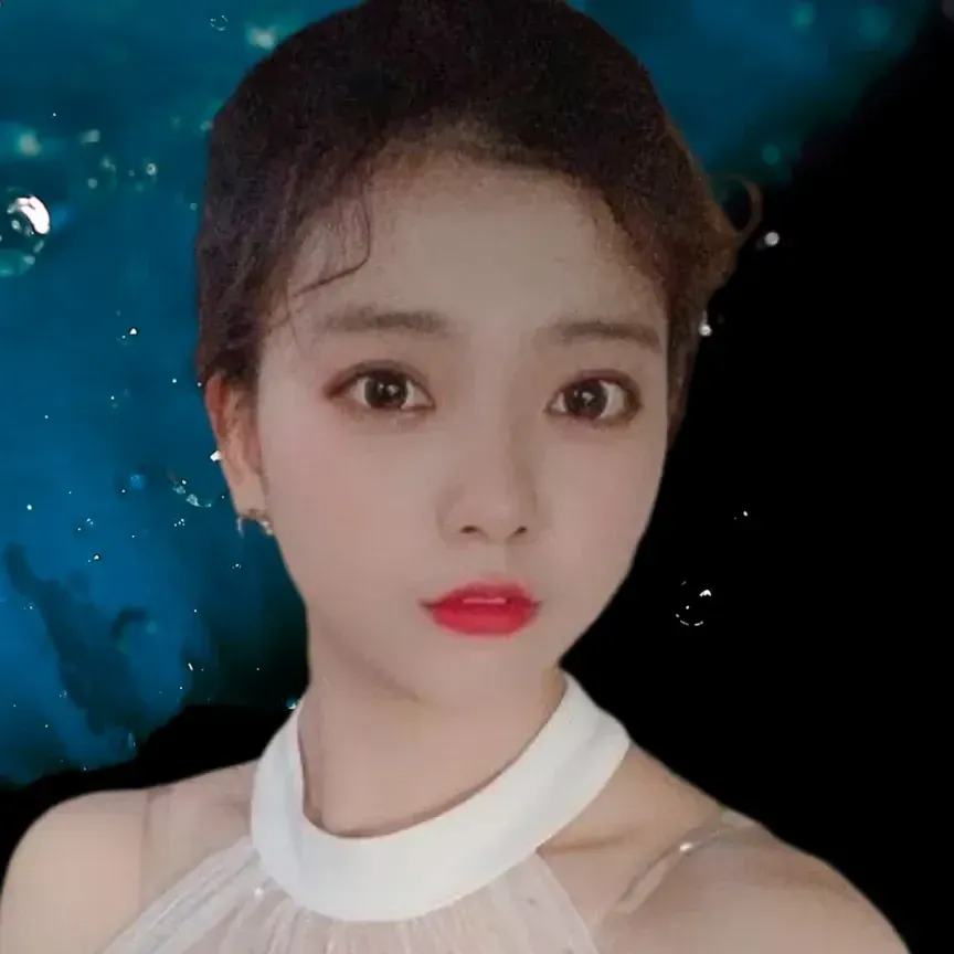 A moment captured by a fan of YOYOMI