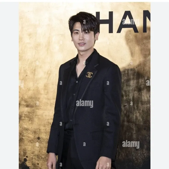 A moment captured by a fan of Park Hyungsik