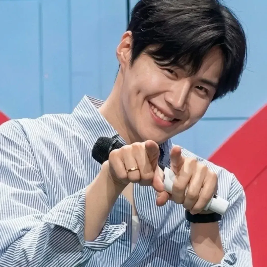 Behind-the-scenes cut of Kim Seonho