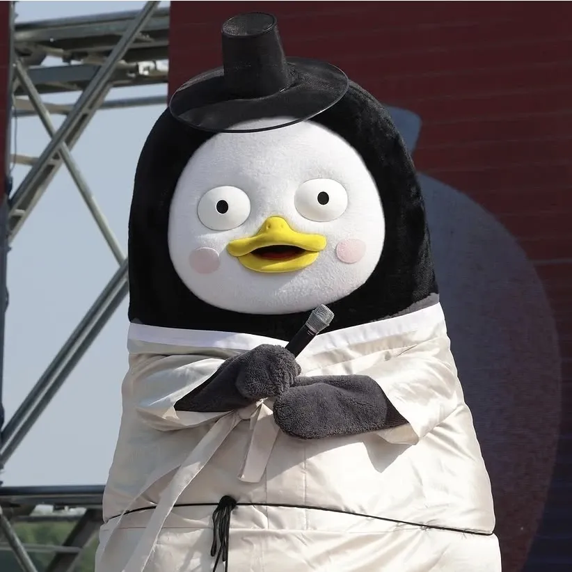 ペンスの最近の活動ショット