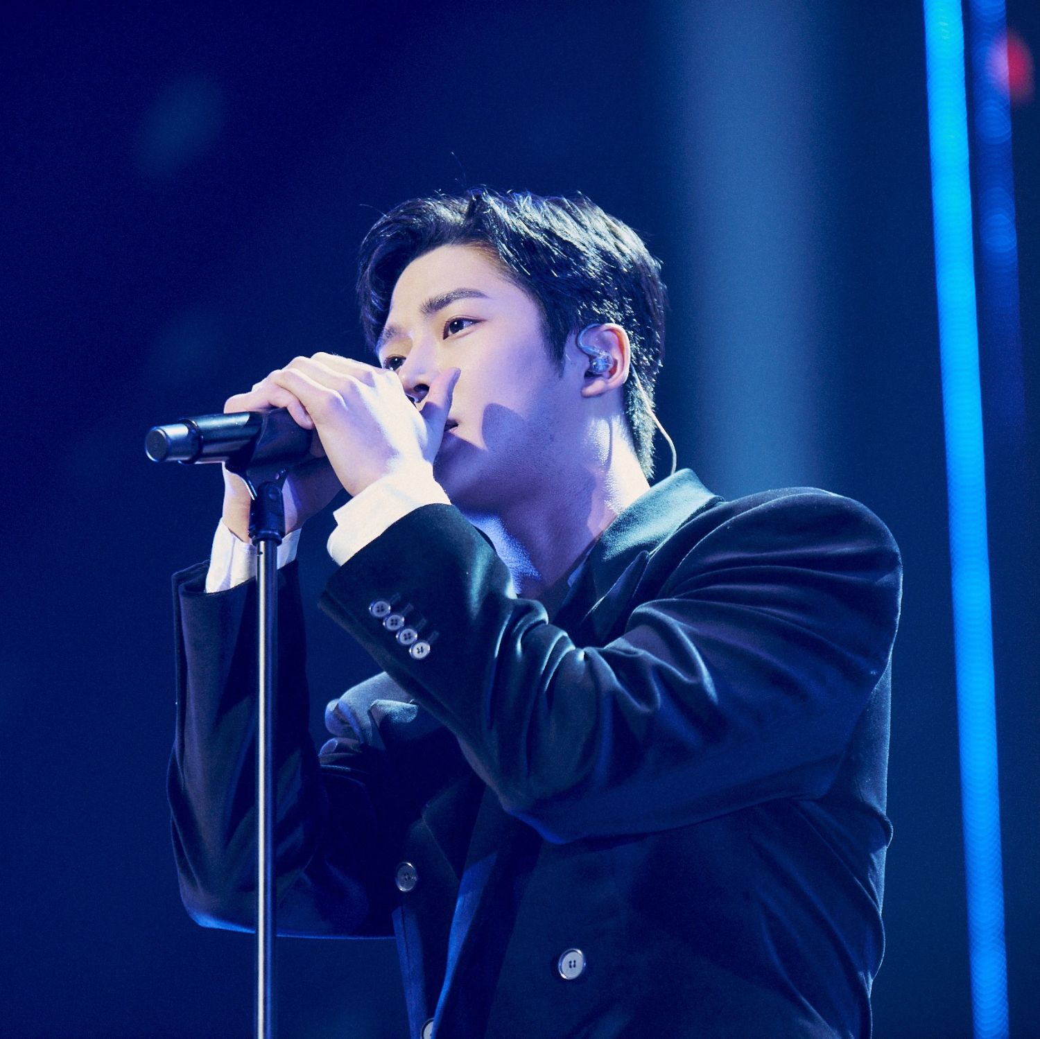 粉丝拍下的路云瞬间