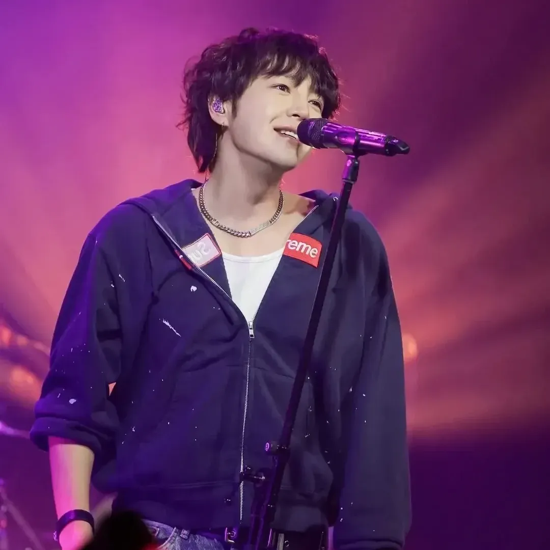 Recent activity shot of Jang Geunsuk