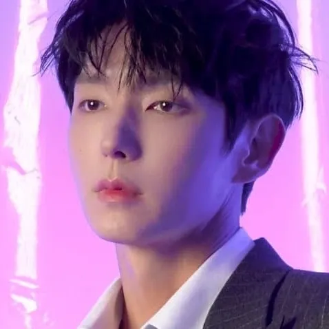 A moment captured by a fan of Lee Joongi