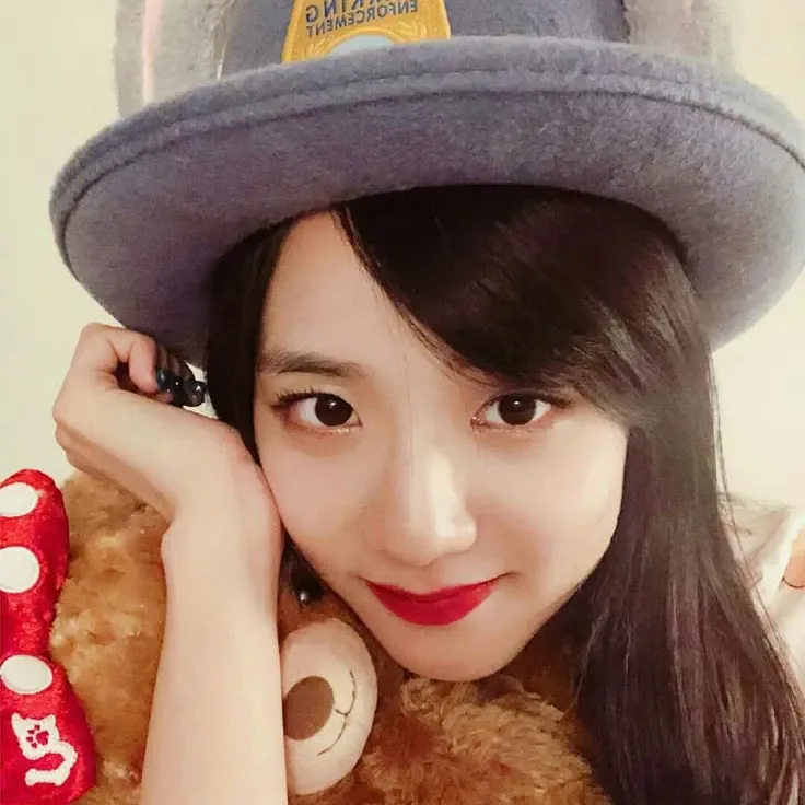 Latest photo of Jisoo (1995)