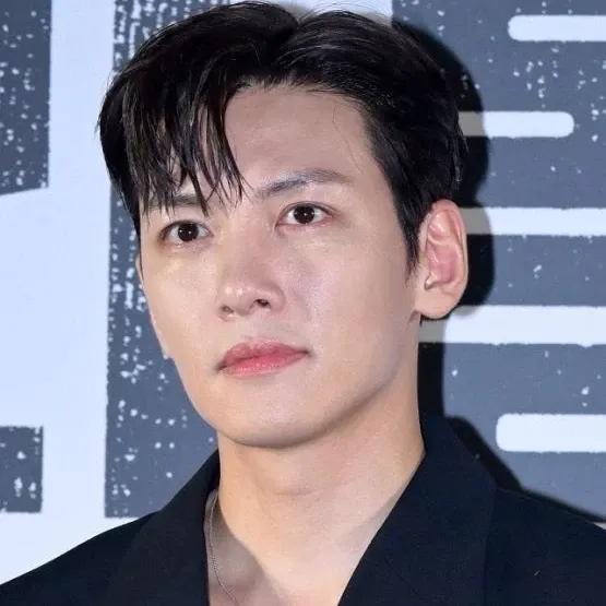 Behind-the-scenes cut of Ji Changwook