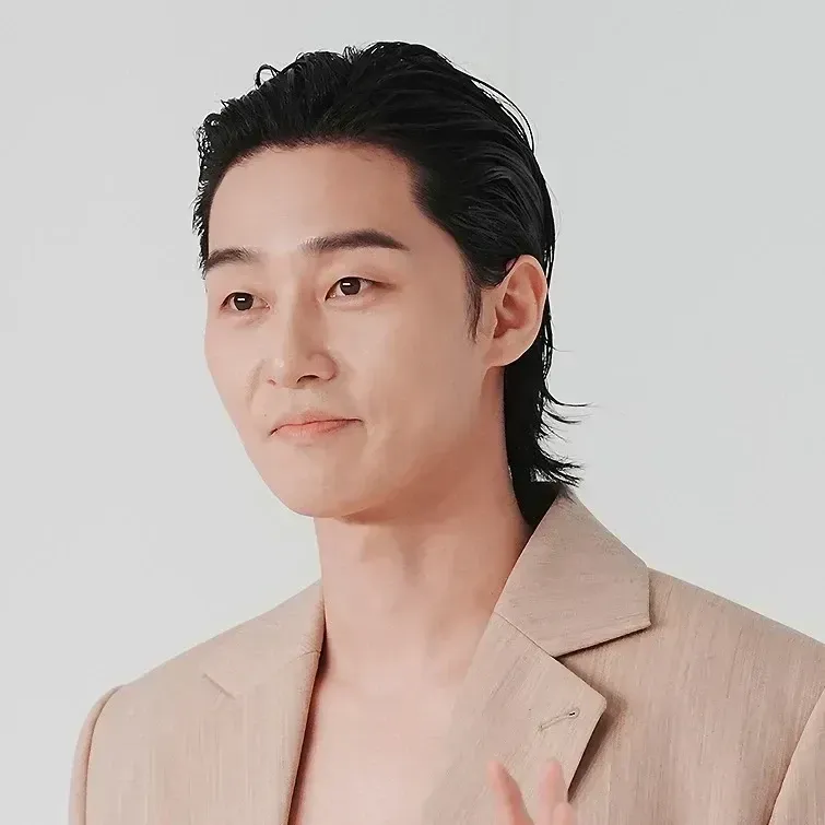 A moment captured by a fan of Park Seojoon