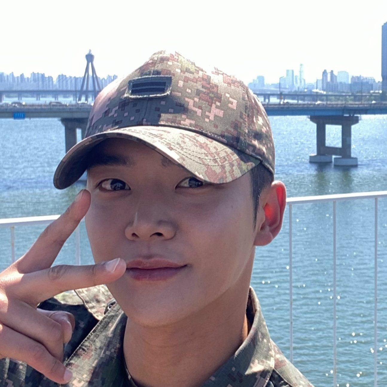 로운의 최신 사진