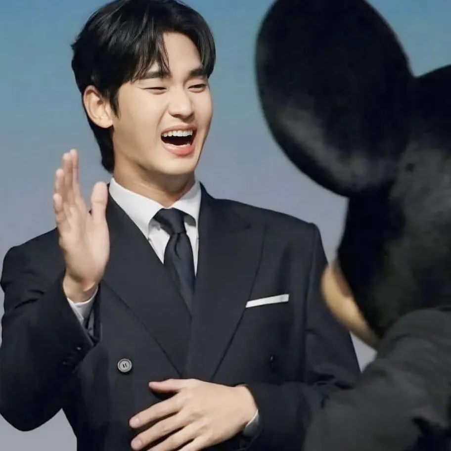 Behind-the-scenes cut of Kim Soohyun