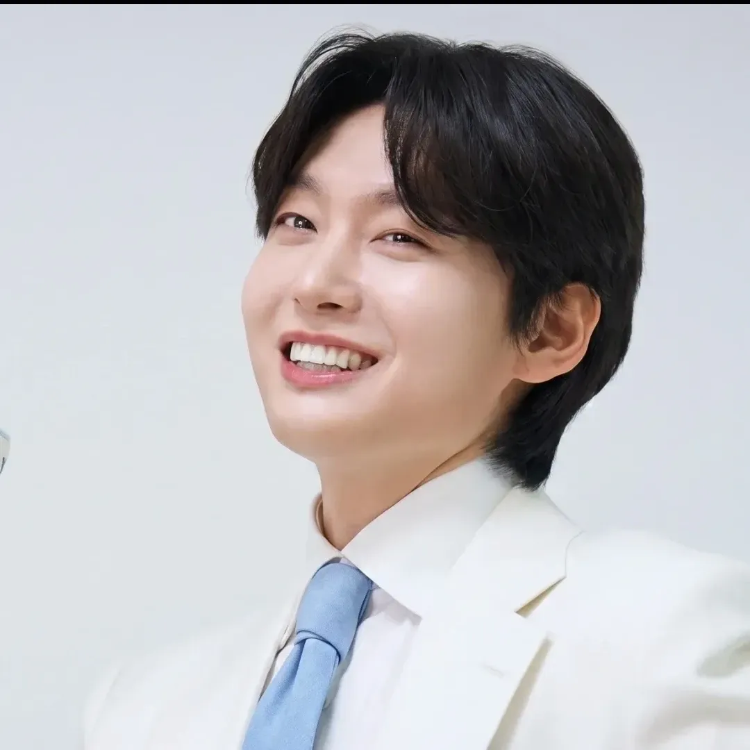 Behind-the-scenes cut of Kim Yongbin