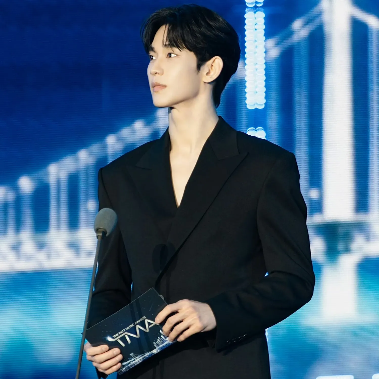 Behind-the-scenes cut of Kim Soohyun