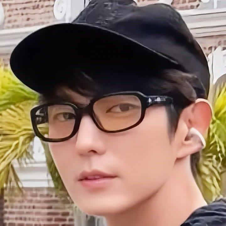 Latest photo of Lee Joongi