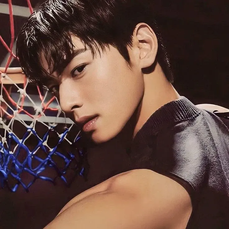 Behind-the-scenes cut of Cha Eunwoo