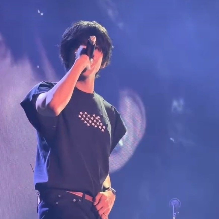 A moment captured by a fan of Lee Seungyoon