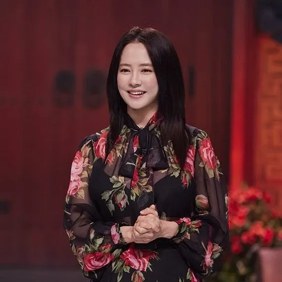 Behind-the-scenes cut of Song Jihyo