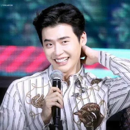 A moment captured by a fan of Lee Jongsuk
