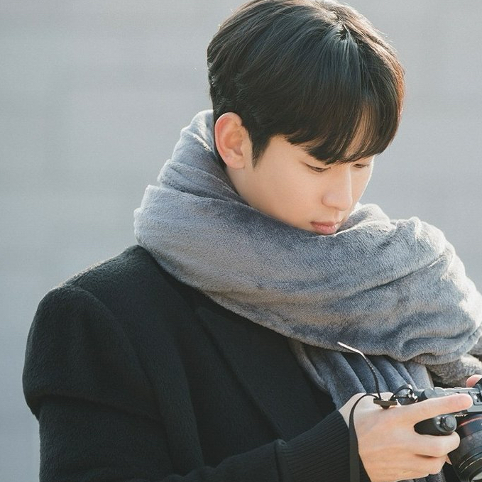 Behind-the-scenes cut of Kim Soohyun