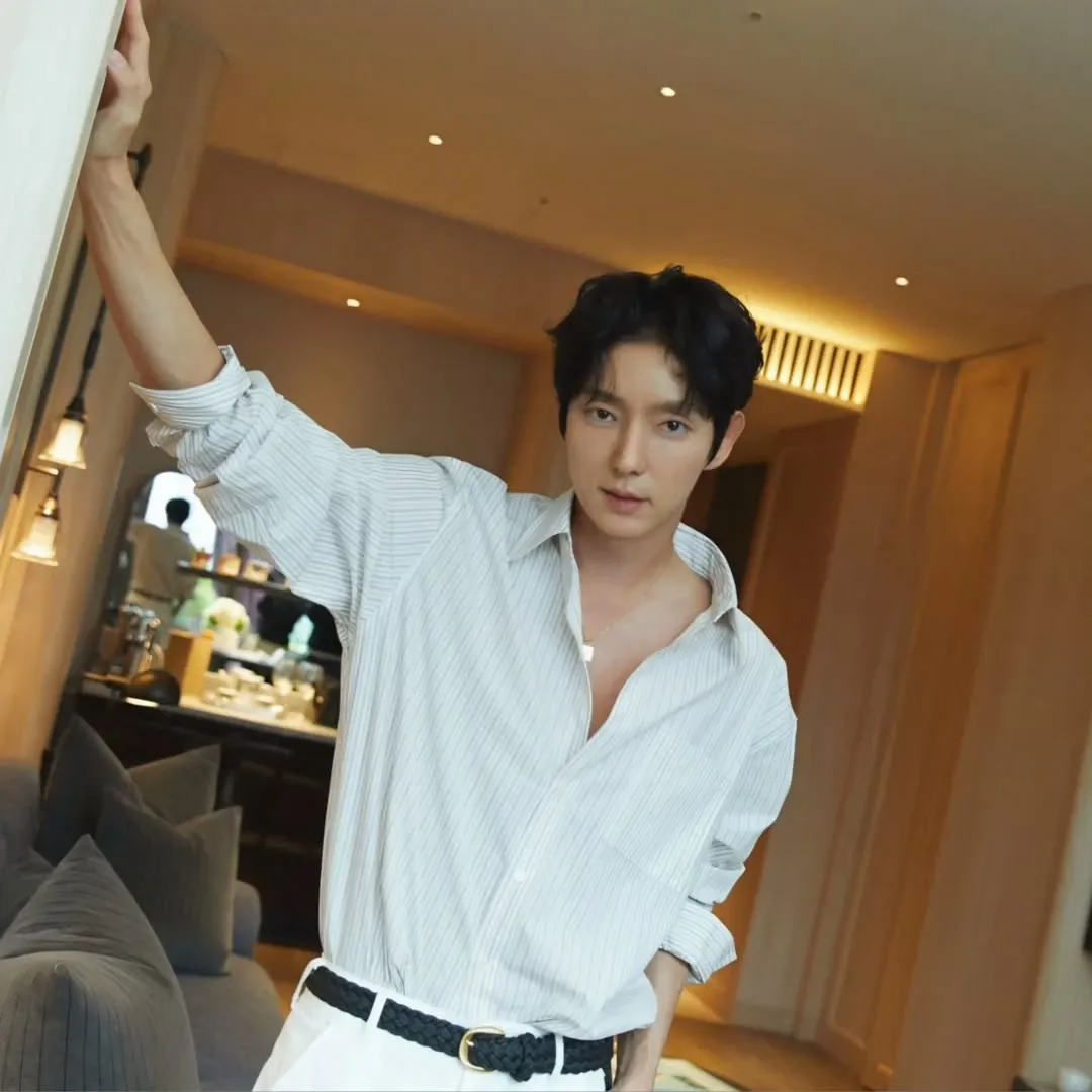 Behind-the-scenes cut of Lee Joongi